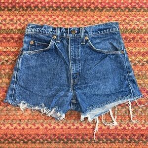 VINTAGE LEVIS ORANGE TAB DARK WASH CUT OFF DENIM SHORTS